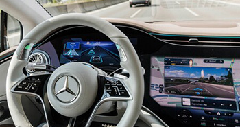 Mercedes vor Tesla