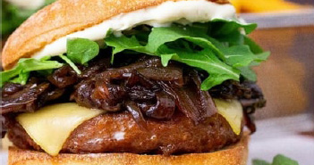 Ein veganer Burger von Beyond Meat