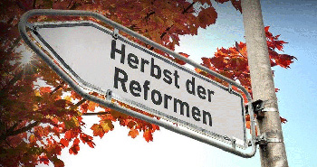 ein Straßenschild, dass nach links zeigt mit der Beschriftung 'Herbst der Reformen?'